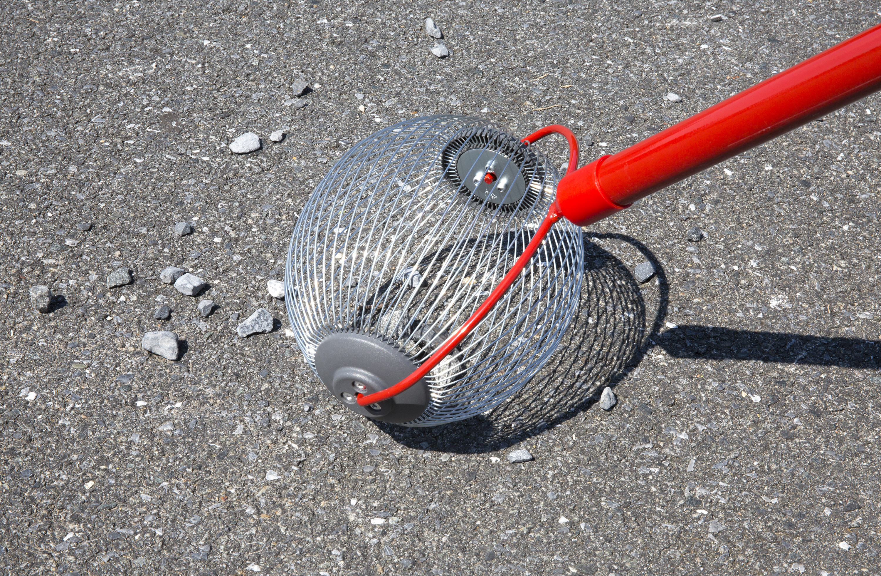 garden weasel medium nut gatherer