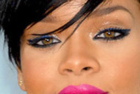 Rihanna-friends-trends-side