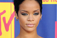 Side-rihanna_1