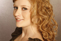 Makeup-tips-to-flatter-your-long-hair-length-side