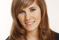 Hairstyling-tools-brush-vs-comb-side