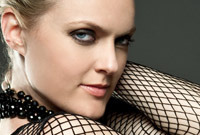 Celebrity-hair-interview-elaine-hendrix-side