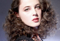 Curly-hairstyle-ideas-for-a-night-out-side