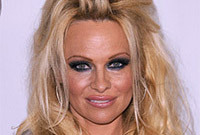 Celebrity-hairdo-should-have-styled-side