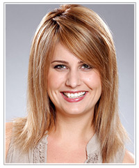 Model with a blonde shag haircut