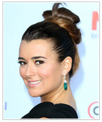 Click here to try on this hairstyle Cote de Pablo hairstyles