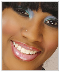 Model with obvious lip liner 