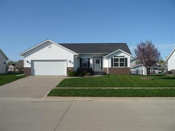 925 Black Bear Bend, North Liberty