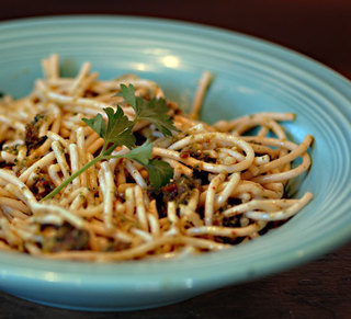 Parsley_pesto_with_sundried_tomatoes_medium