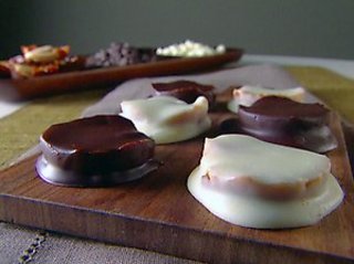 Ei1008_almondchocolateclusters_e_medium