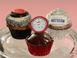Ws0206_chocolate-caramel-pumpkin-cupcakes_s4x3_lg_medium