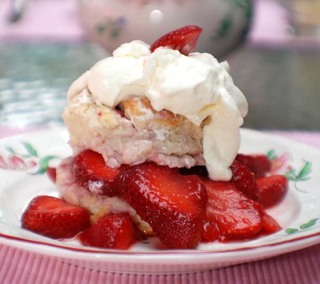 Desserts_strawberry_shortcake_300x400_medium