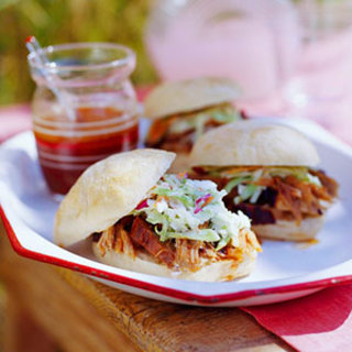Memphis-style-smoked-pork-with-bourbon-sauce-r086680-ss_medium