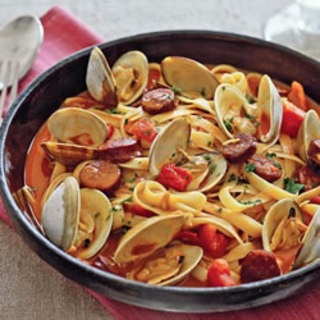 Grp_edr_spicy_fettucini_clams_sz2-1_medium