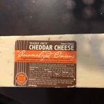 Cheddar_cheese_with_carmelized_onions