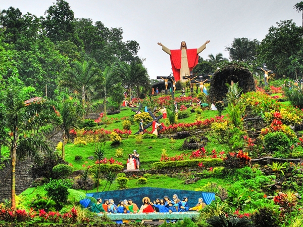 Giant Jesus at Kamay ni Hesus, Quezon Giant Jesus at Kamay ni Hesus, Quezon