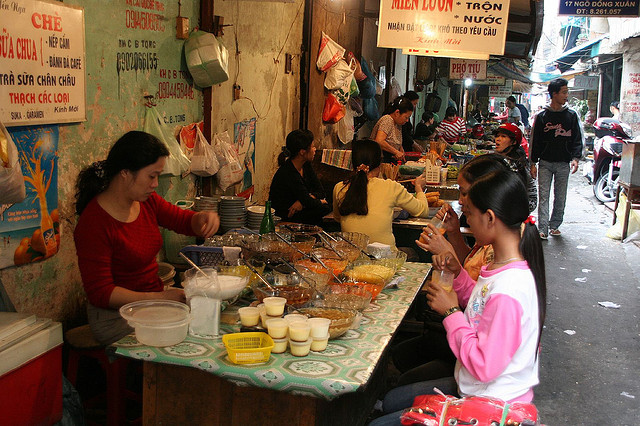 Don't miss the chance to experience street dining while in Hanoi Don't miss the chance to experience street dining while in Hanoi