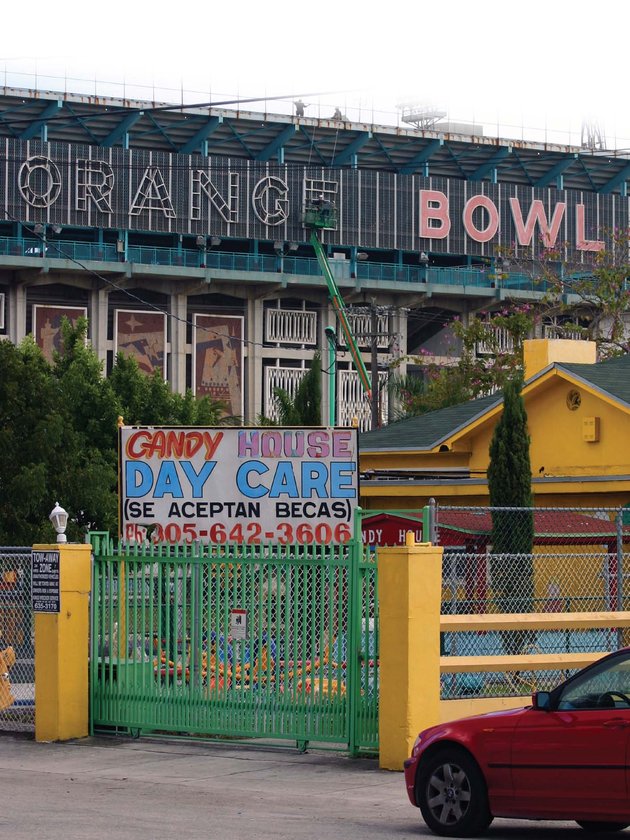 Looking_past_the_orange_bowl_midsize