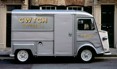 Une vue de la Citroën Type H de Cwtch Coffee