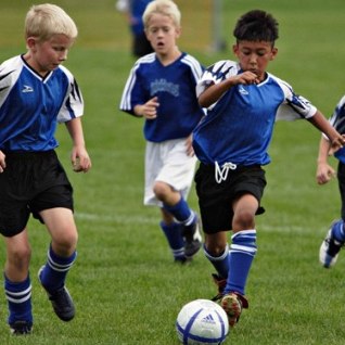 Kids-playing-soccer