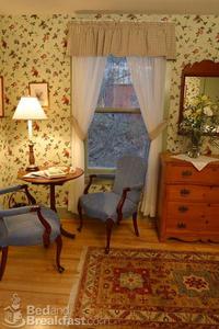 Three Mountain Inn::BedAndBreakfast.com