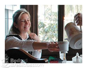The Wallingford Victorian::BedAndBreakfast.com