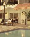 Tn-157082_pool_01_f