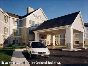 Holiday Inn Hotel and Suites Milwaukee::Travelocity.com