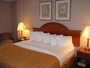 Clarion Hotel and Suites Conference Center::Travelocity.com