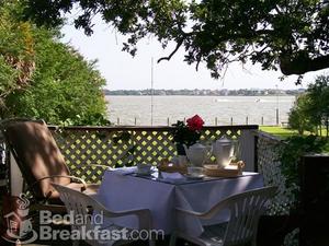 Beacon Hill Lake House Bed and Breakfast::BedAndBreakfast.com