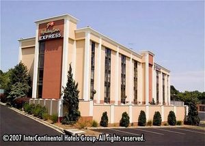 Holiday Inn Express Camp Springs::Travelocity.com