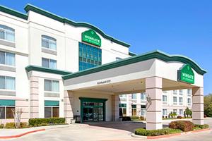 Wingate by Wyndham - Arlington::Hotels.com
