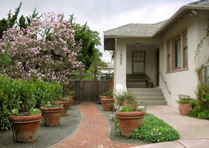 The Brick Path Bed and Breakfast::Bbonline.com