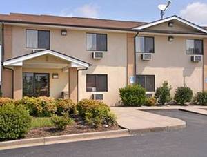 Super 8 Motel - Farmville::Expedia