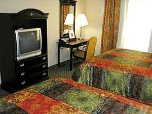 Web-lax_lank-rooms-1