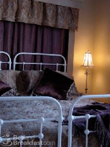 The Inn On the Library Lawn::BedAndBreakfast.com
