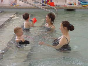 Web-parentchildswim0402