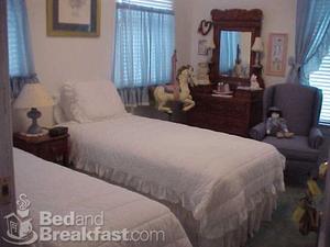 M's Hide-A-Way::BedAndBreakfast.com