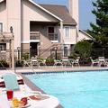 Tn-g76475_pool_01_f