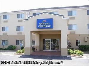 Holiday Inn Express Woodland Hills::Travelocity.com