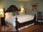 Farnam Guest House::BedAndBreakfast.com