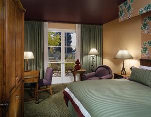 Web-lax_loew-rooms-1