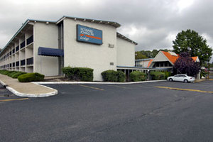 Howard Johnson Express Inn - Westbury::Hotels.com