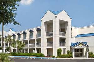 Days Inn Hilton Head Island::Expedia