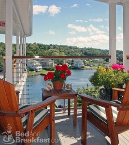 The Harborage Inn on the Edge of the Bay::BedAndBreakfast.com