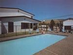 Tn-597775_pool_01_f