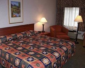 Baymont Inn & Suites Grand Rapids Airport::Expedia