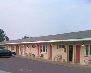 Red Carpet Inn Niagara Falls::Travelocity.com