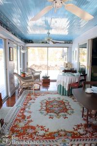 The Cottage on The River::BedAndBreakfast.com