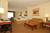 Holiday Inn Express Hotel & Suites::ProfessionalTravelGuide.com
